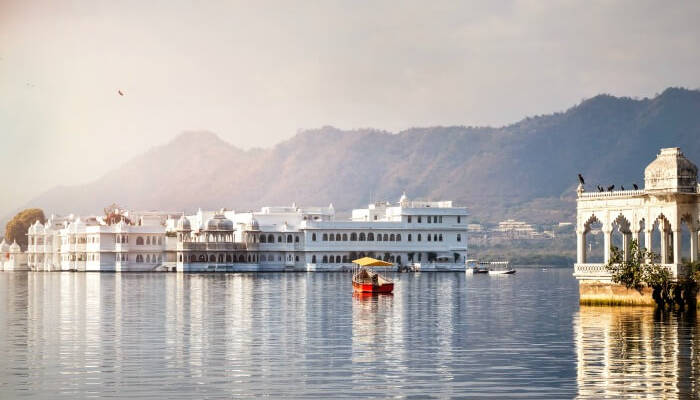 pichola lake udaipur