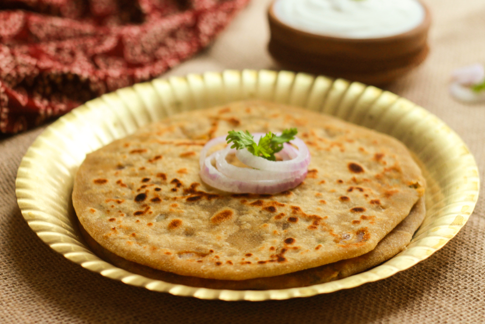 pyaaz muli paratha